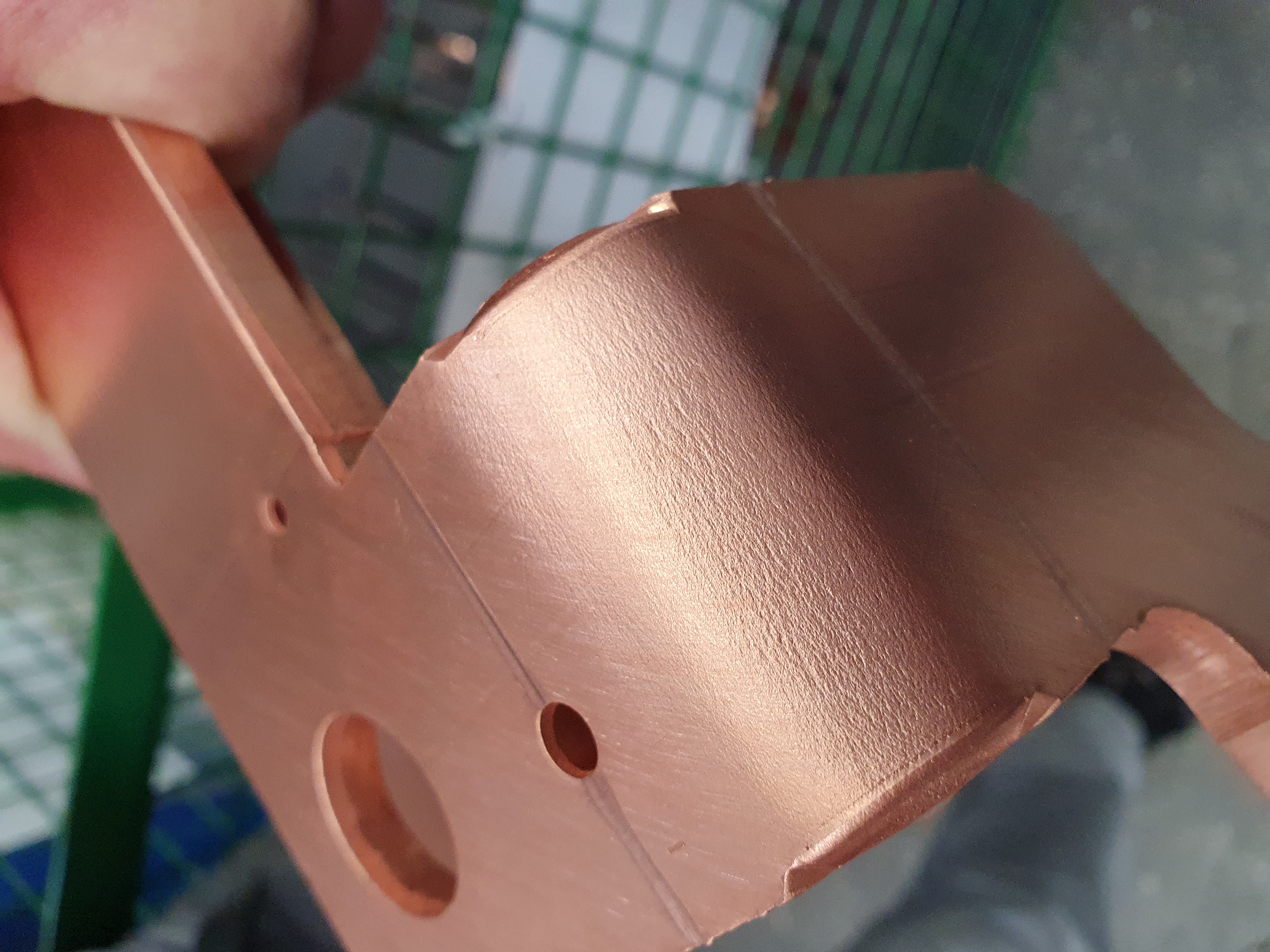 Bøyd kobber med strekkskader i bøyningen.