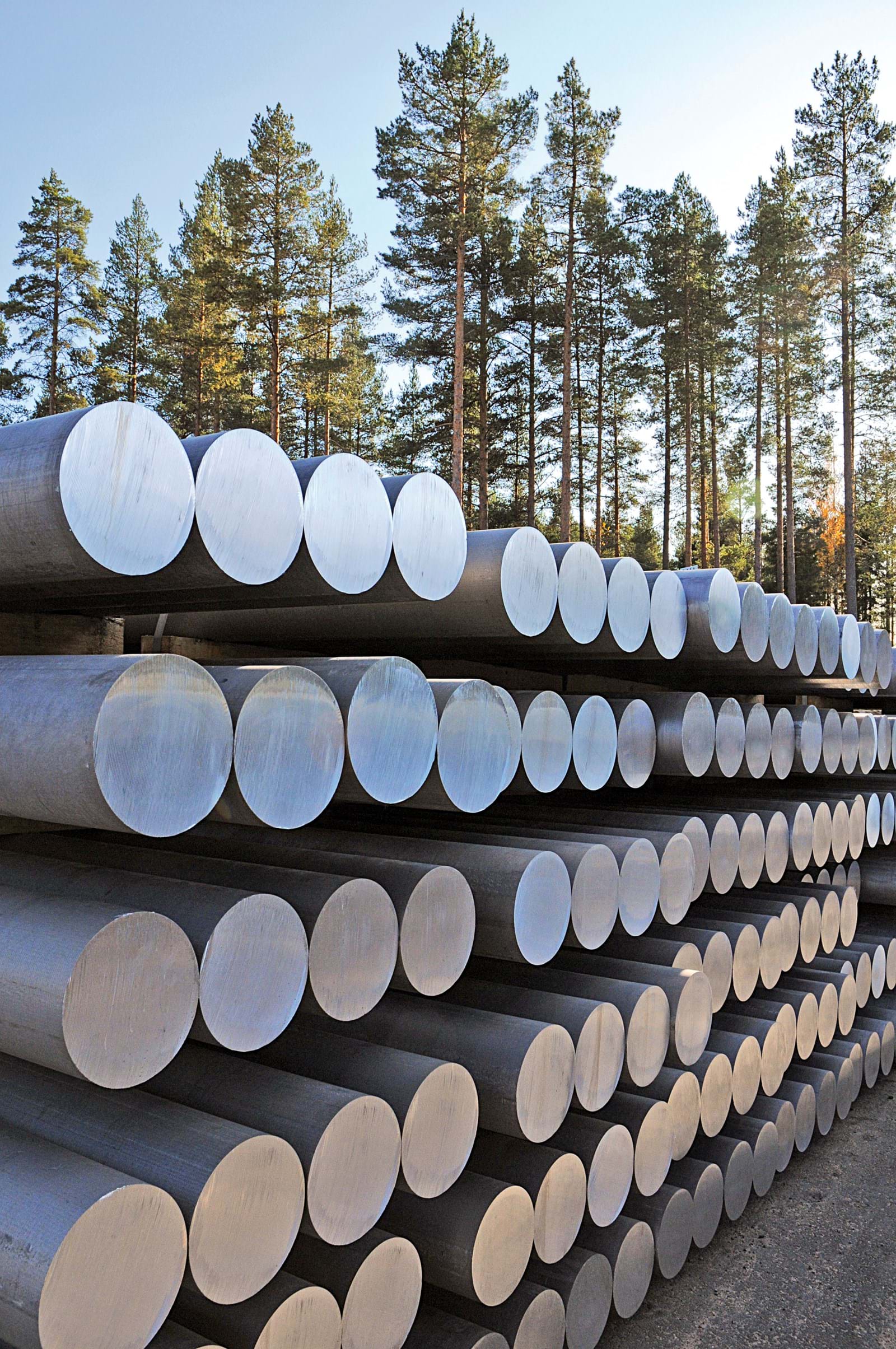 Pressbolter av aluminium produsert på vannkraft.